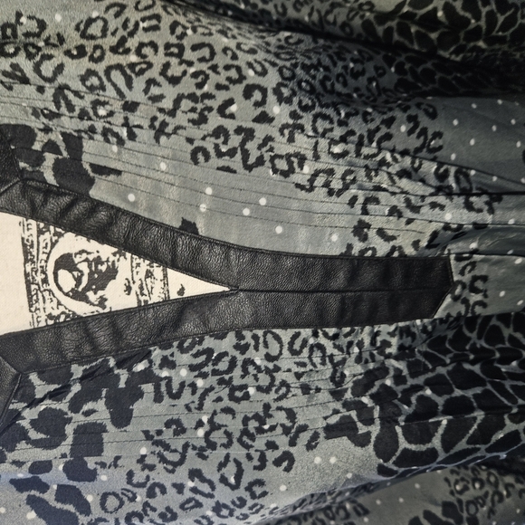 Daniel Rainn Womans V Neck Blouse Size M - Picture 3 of 14